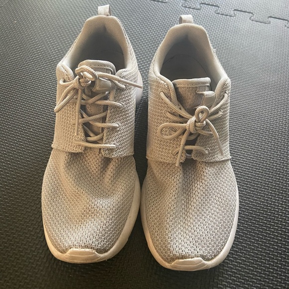Light grey Nike roshe - Picture 2 of 2
